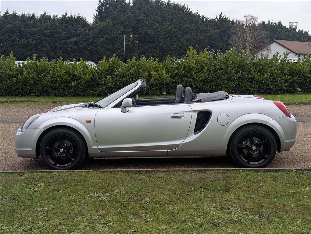 <p>2002 TOYOTA MR2 ROADSTER VVTI</p>