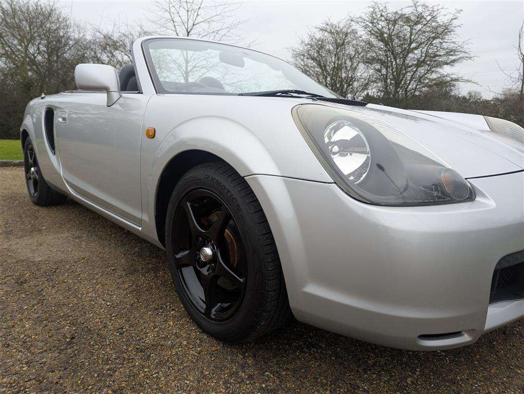<p>2002 TOYOTA MR2 ROADSTER VVTI</p>
