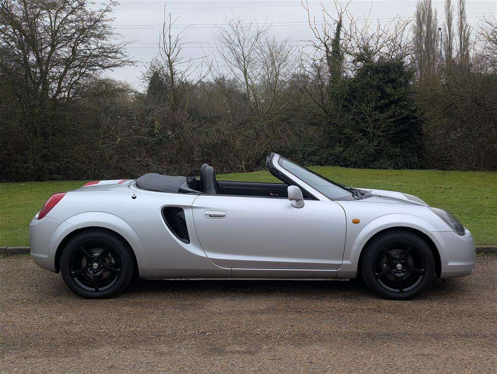 <p>2002 TOYOTA MR2 ROADSTER VVTI</p>