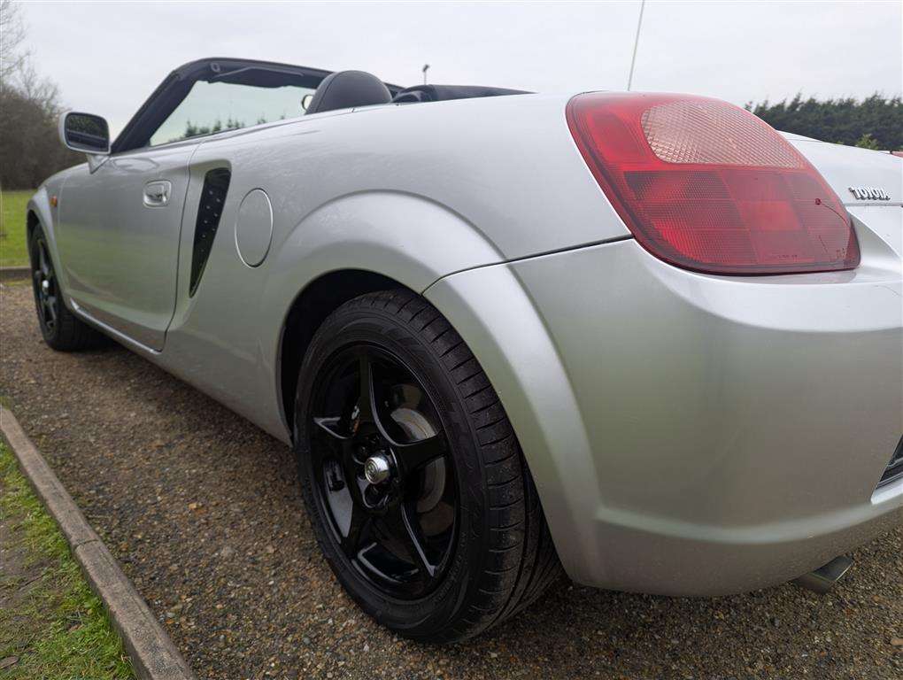 <p>2002 TOYOTA MR2 ROADSTER VVTI</p>