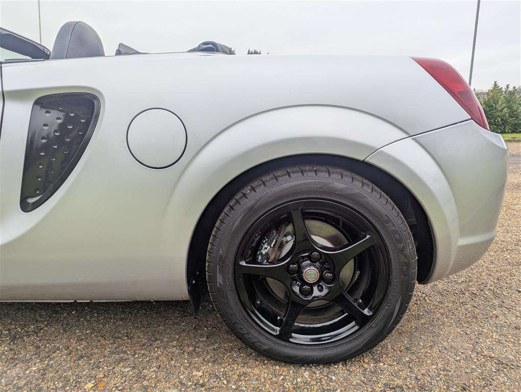 <p>2002 TOYOTA MR2 ROADSTER VVTI</p>