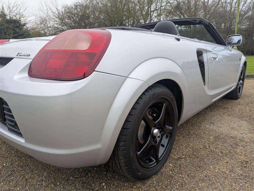 <p>2002 TOYOTA MR2 ROADSTER VVTI</p>