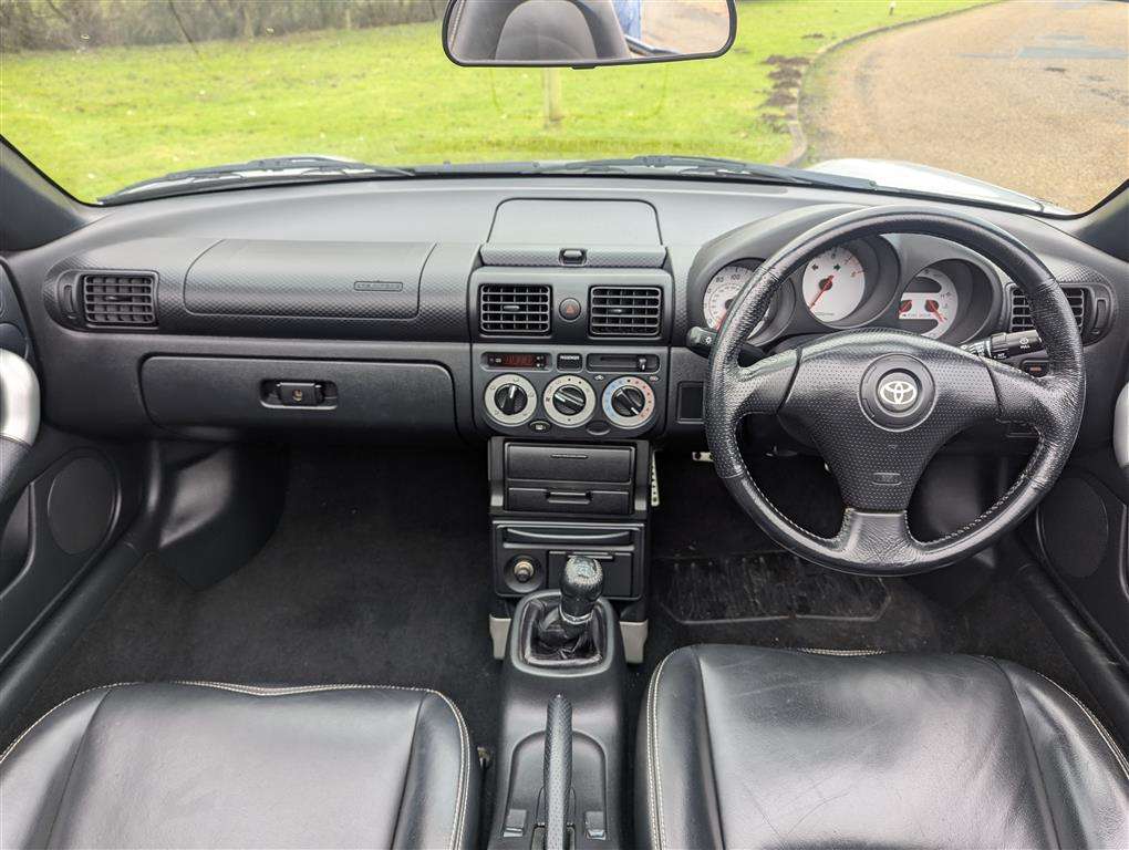 <p>2002 TOYOTA MR2 ROADSTER VVTI</p>