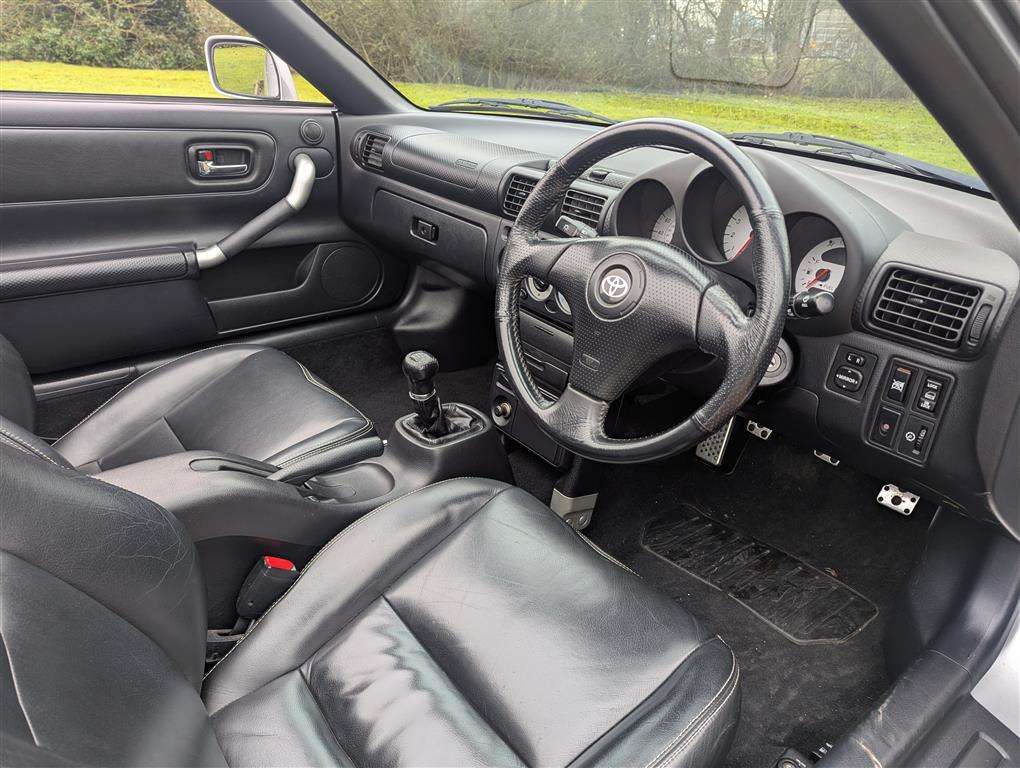 <p>2002 TOYOTA MR2 ROADSTER VVTI</p>