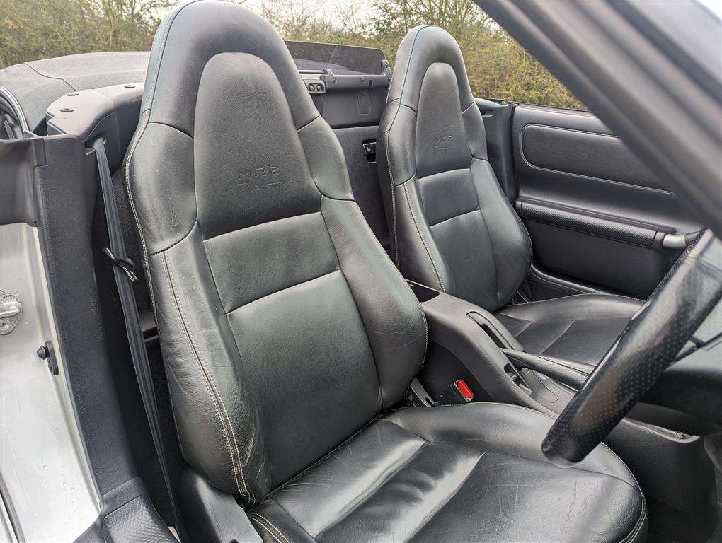 <p>2002 TOYOTA MR2 ROADSTER VVTI</p>