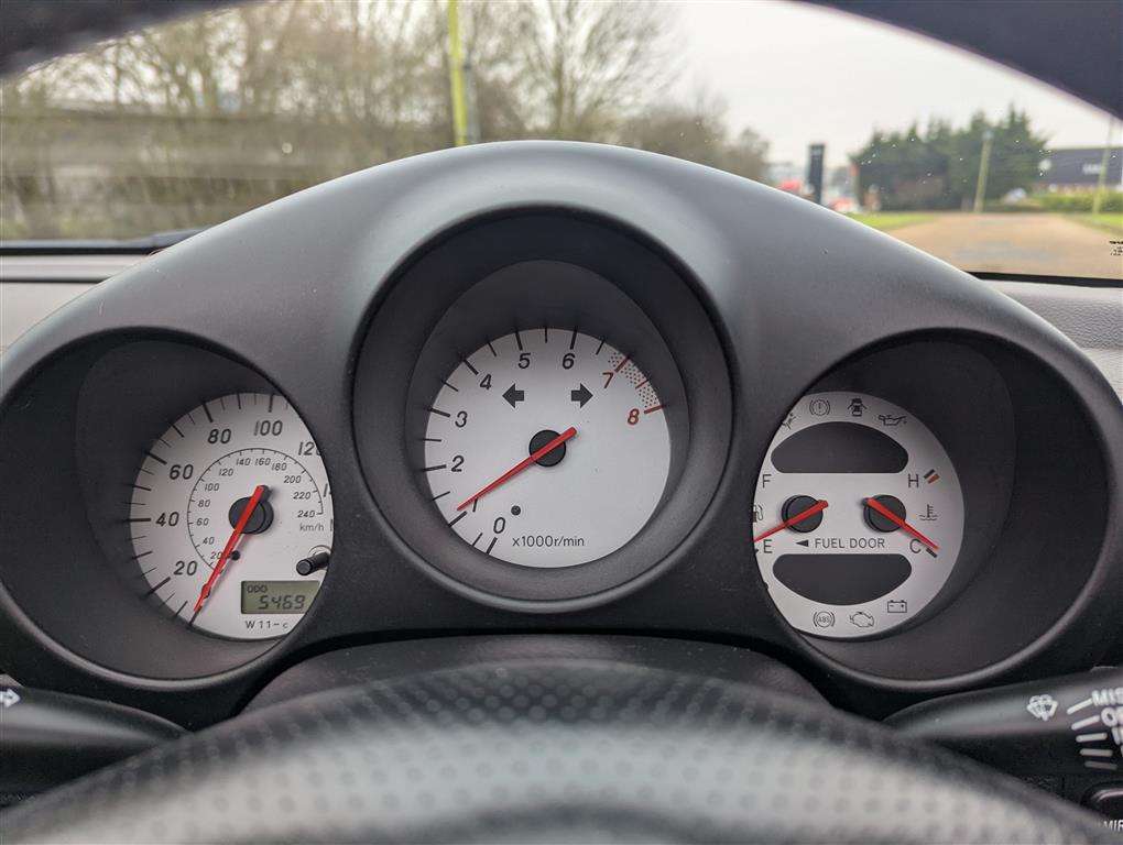 <p>2002 TOYOTA MR2 ROADSTER VVTI</p>