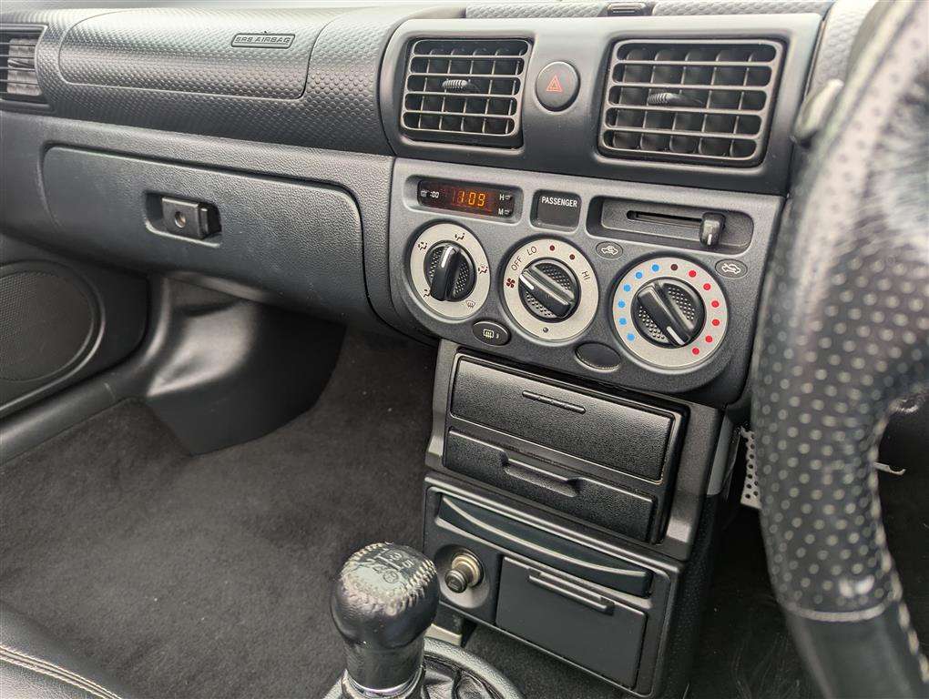 <p>2002 TOYOTA MR2 ROADSTER VVTI</p>