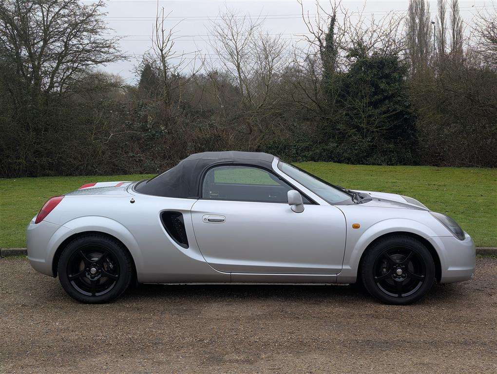 <p>2002 TOYOTA MR2 ROADSTER VVTI</p>