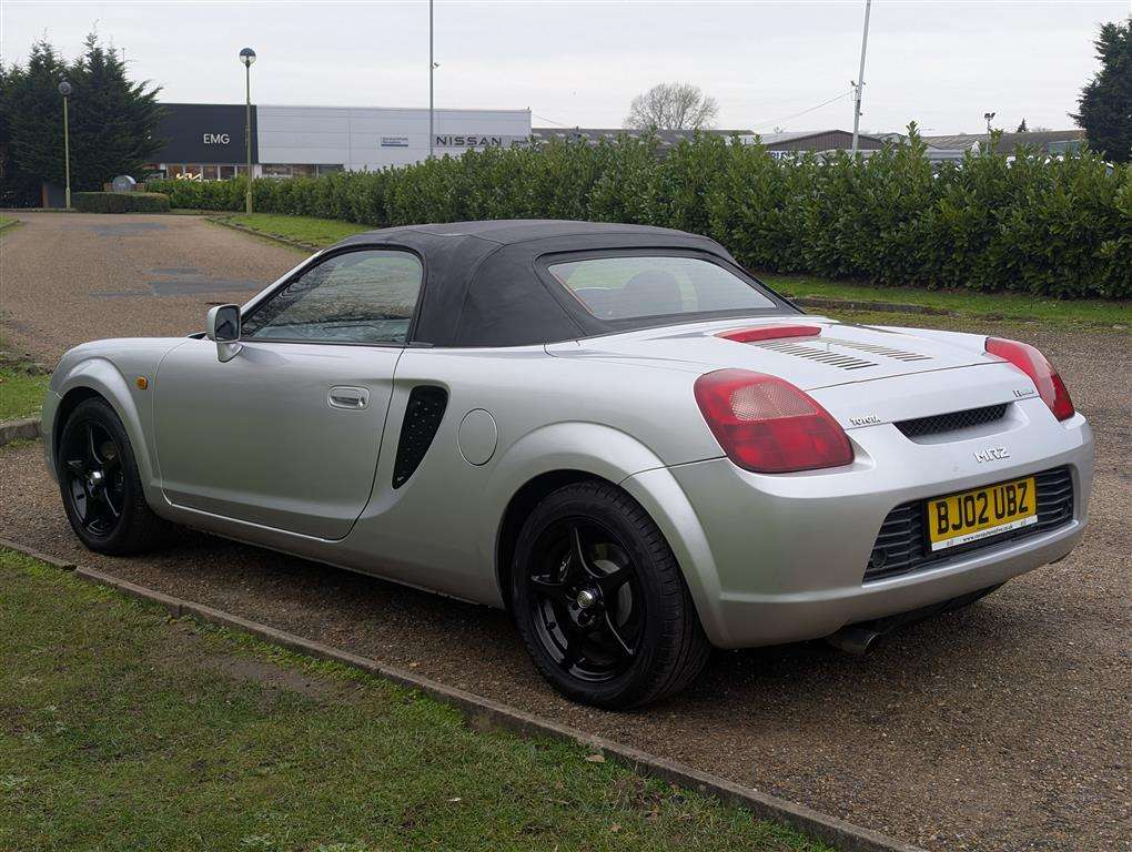<p>2002 TOYOTA MR2 ROADSTER VVTI</p>