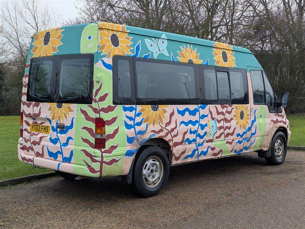 <p>2003 FORD TRANSIT</p>