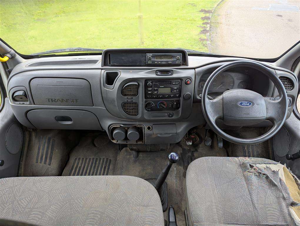 <p>2003 FORD TRANSIT</p>