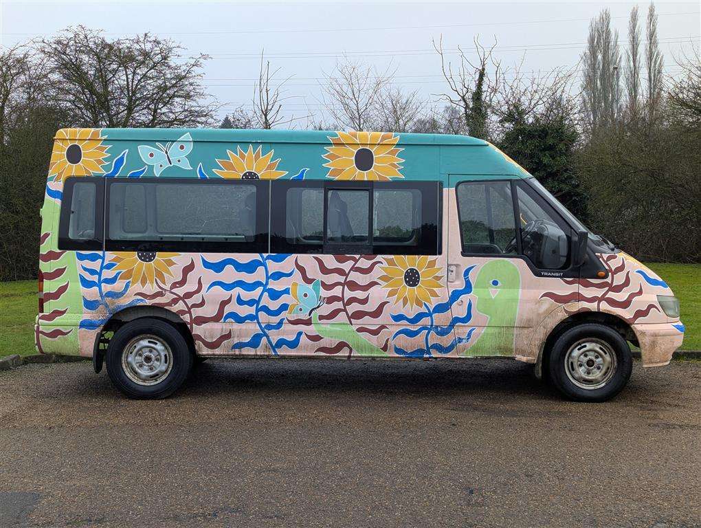 <p>2003 FORD TRANSIT</p>