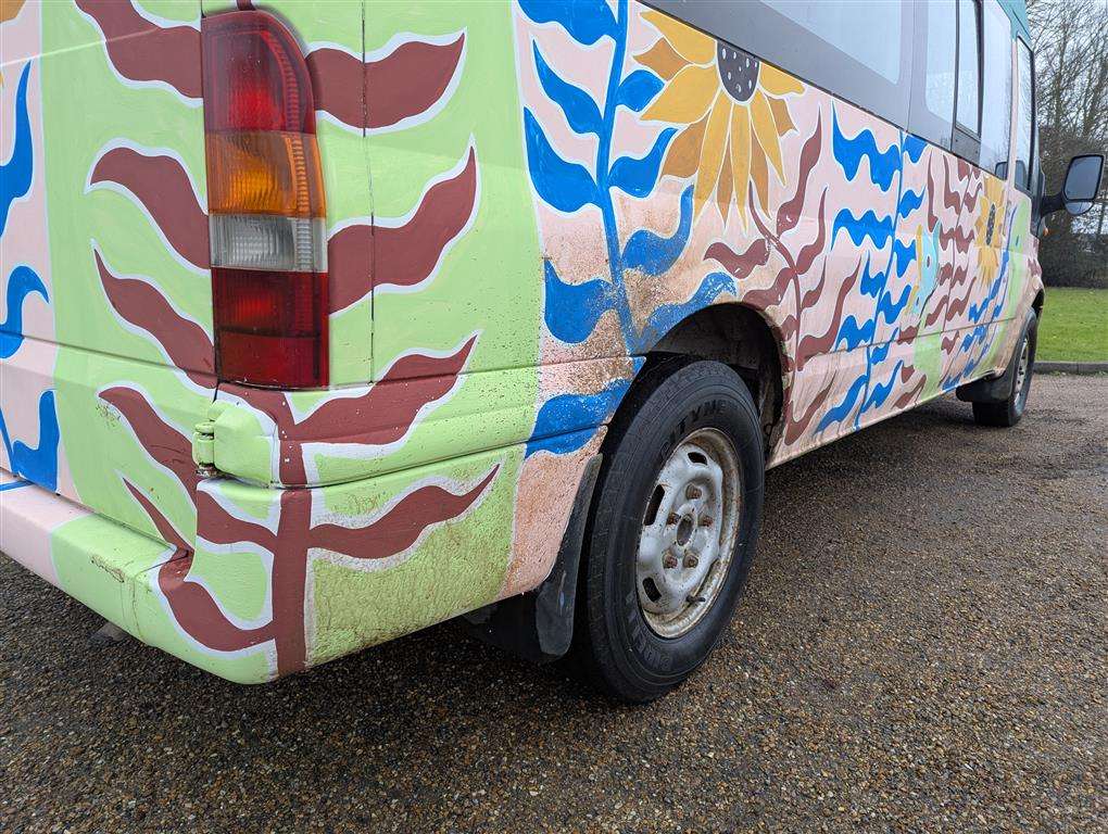 <p>2003 FORD TRANSIT</p>