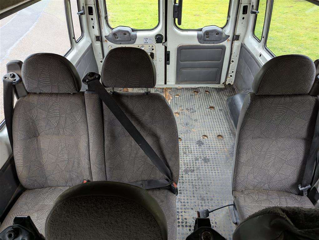 <p>2003 FORD TRANSIT</p>