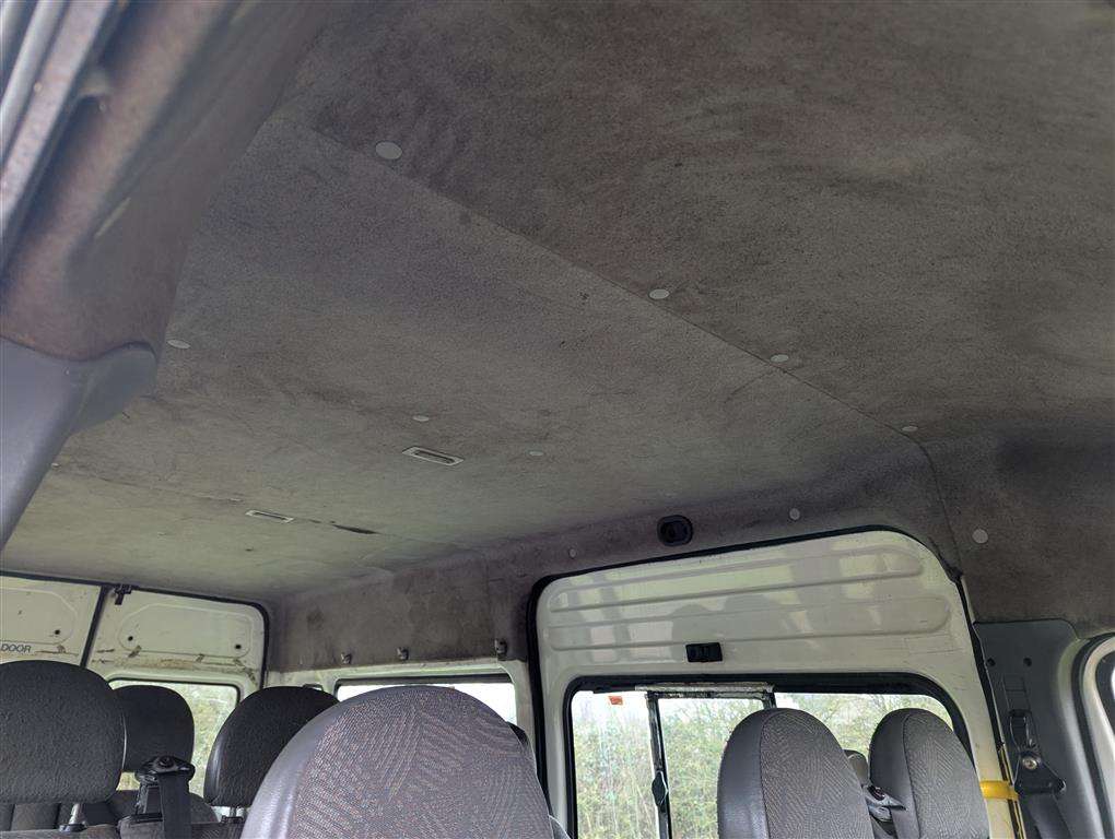 <p>2003 FORD TRANSIT</p>