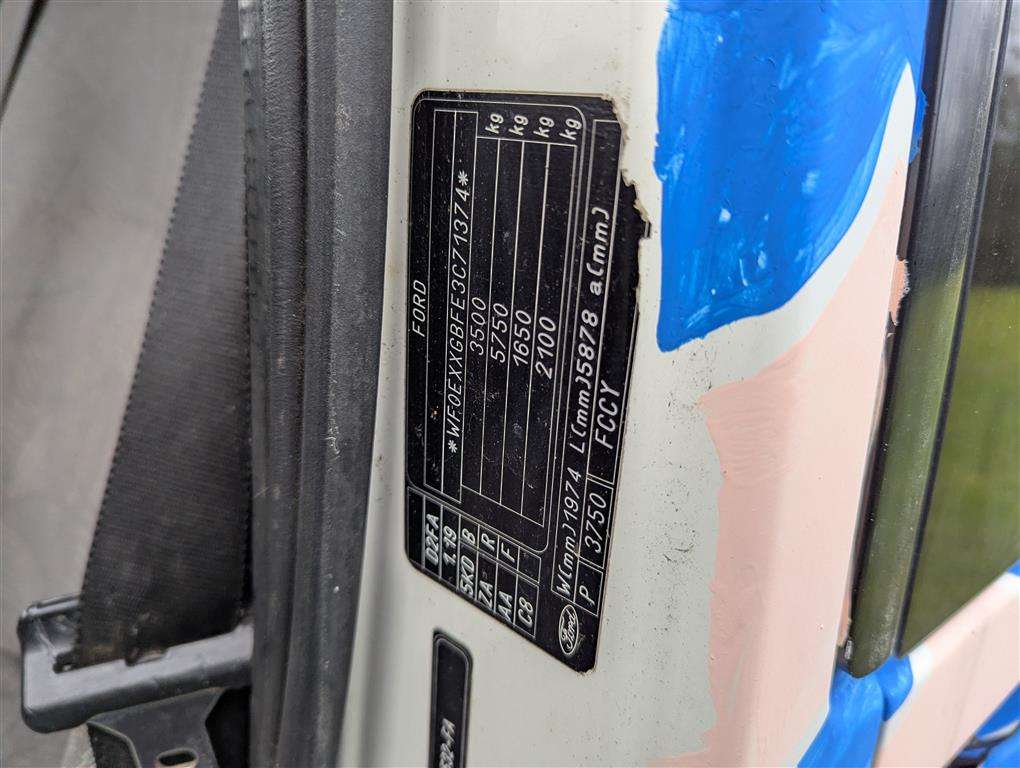 <p>2003 FORD TRANSIT</p>