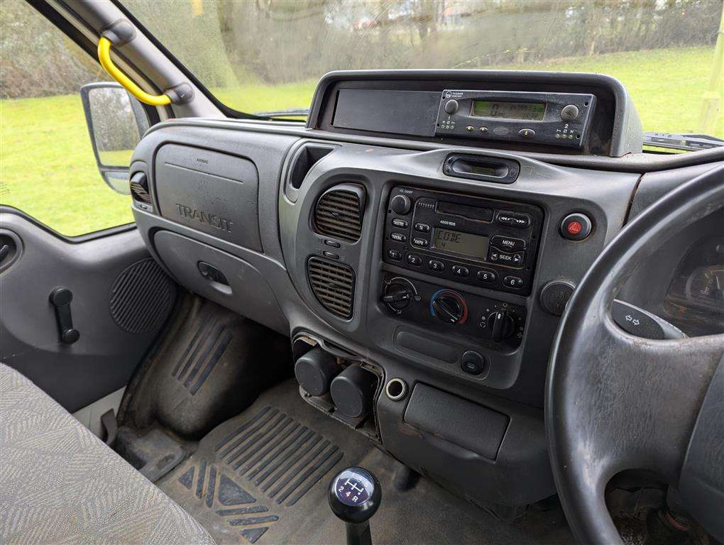 <p>2003 FORD TRANSIT</p>