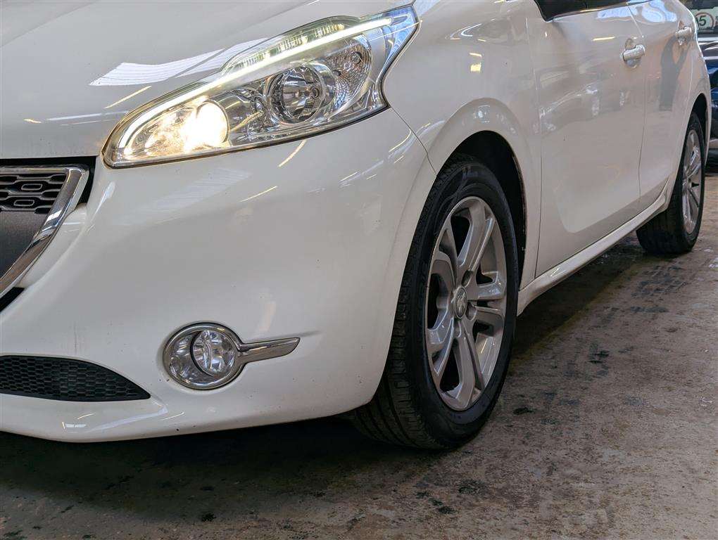 <p>2013 PEUGEOT 208 ALLURE HDI</p>
