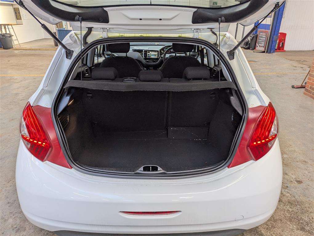 <p>2013 PEUGEOT 208 ALLURE HDI</p>