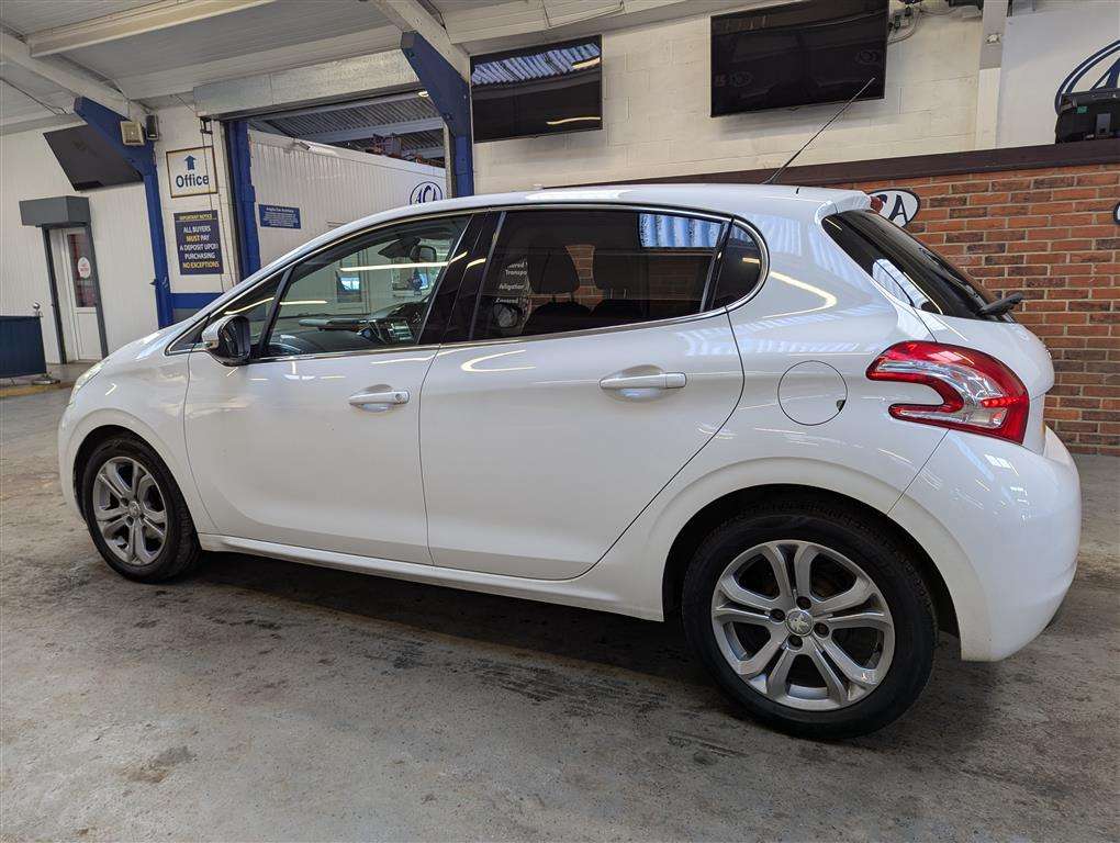 <p>2013 PEUGEOT 208 ALLURE HDI</p>