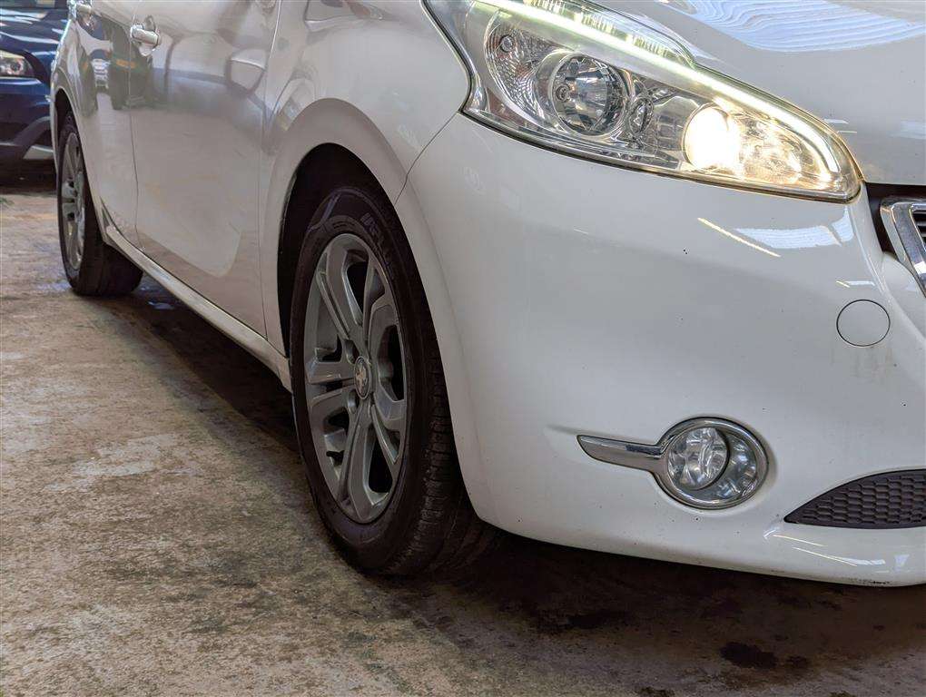 <p>2013 PEUGEOT 208 ALLURE HDI</p>