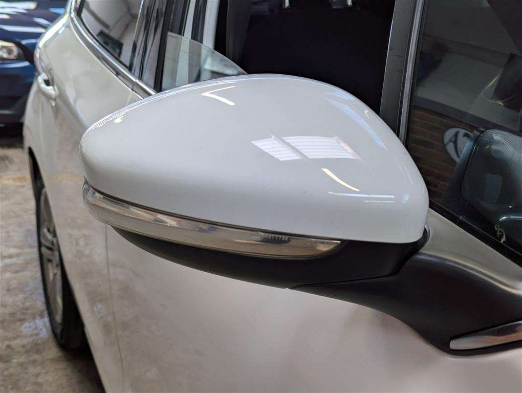 <p>2013 PEUGEOT 208 ALLURE HDI</p>