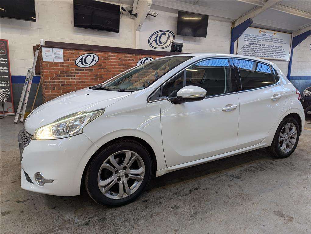 <p>2013 PEUGEOT 208 ALLURE HDI</p>