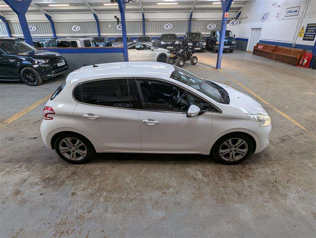 <p>2013 PEUGEOT 208 ALLURE HDI</p>