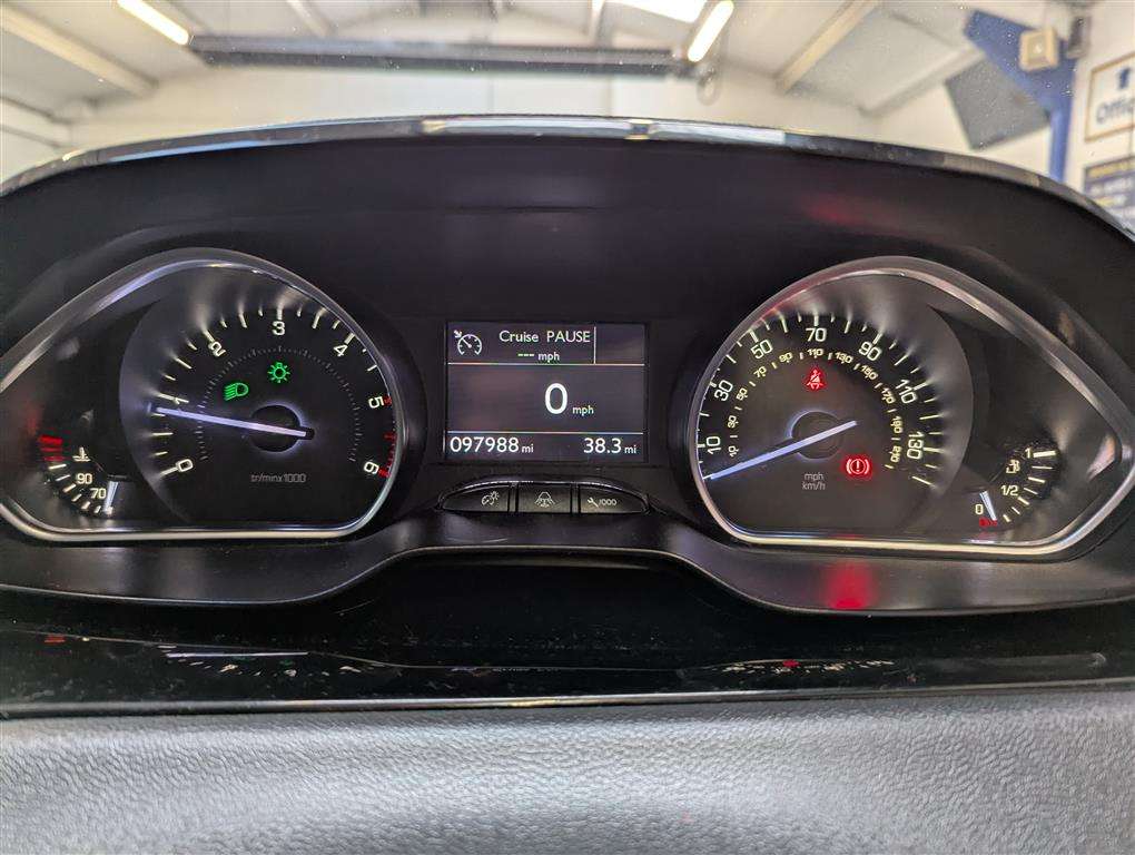 <p>2013 PEUGEOT 208 ALLURE HDI</p>