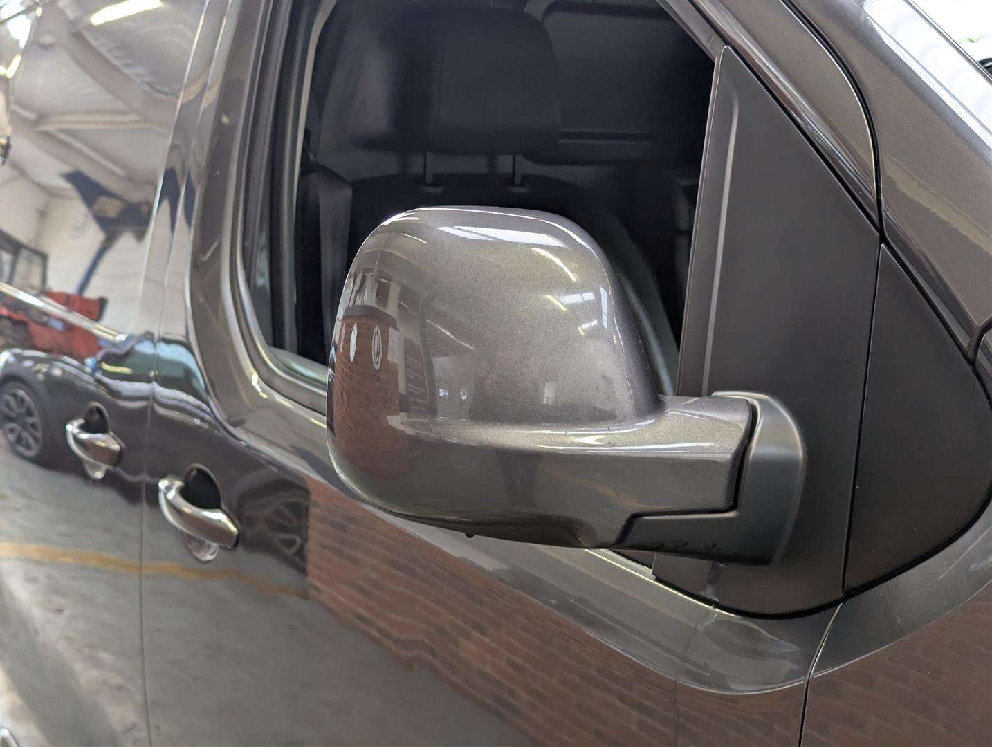 <p>2021 PEUGEOT EXPERT PROFESSIONAL L2 BL</p>