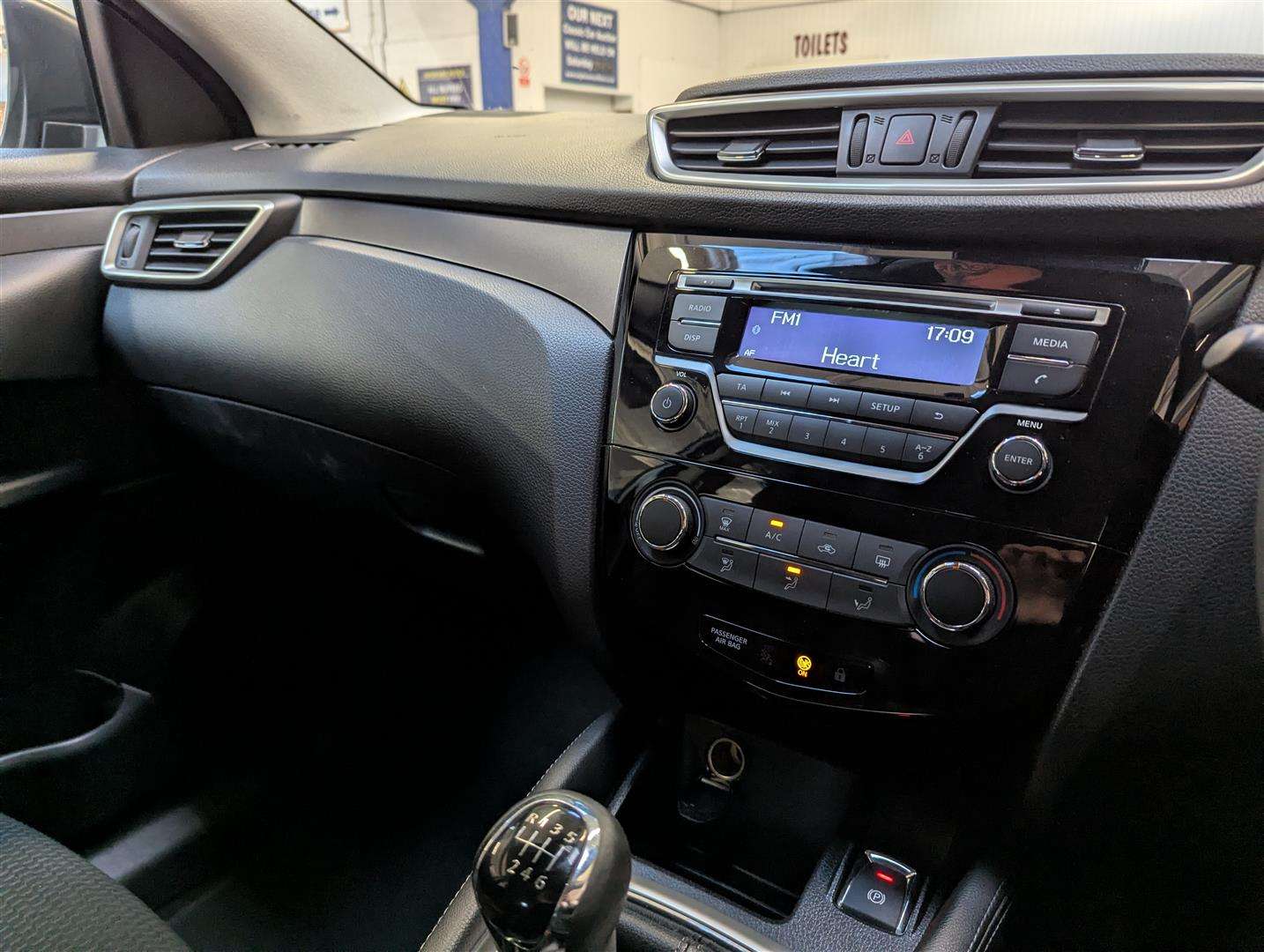 <p>2015 NISSAN QASHQAI **SOLD</p>