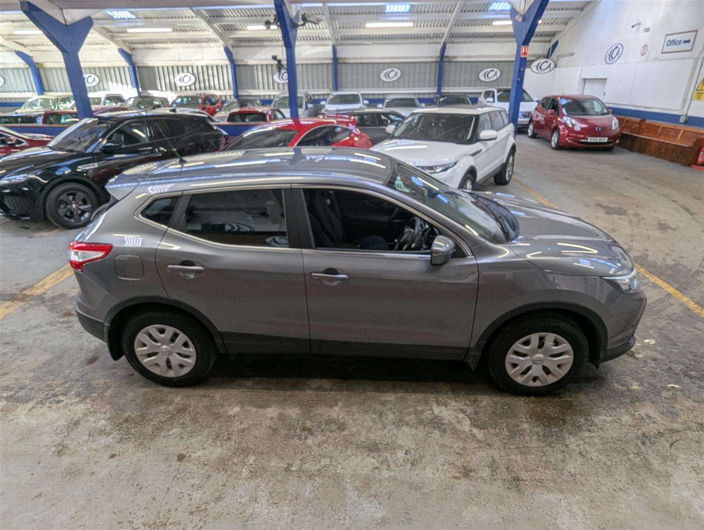 <p>2015 NISSAN QASHQAI **SOLD</p>