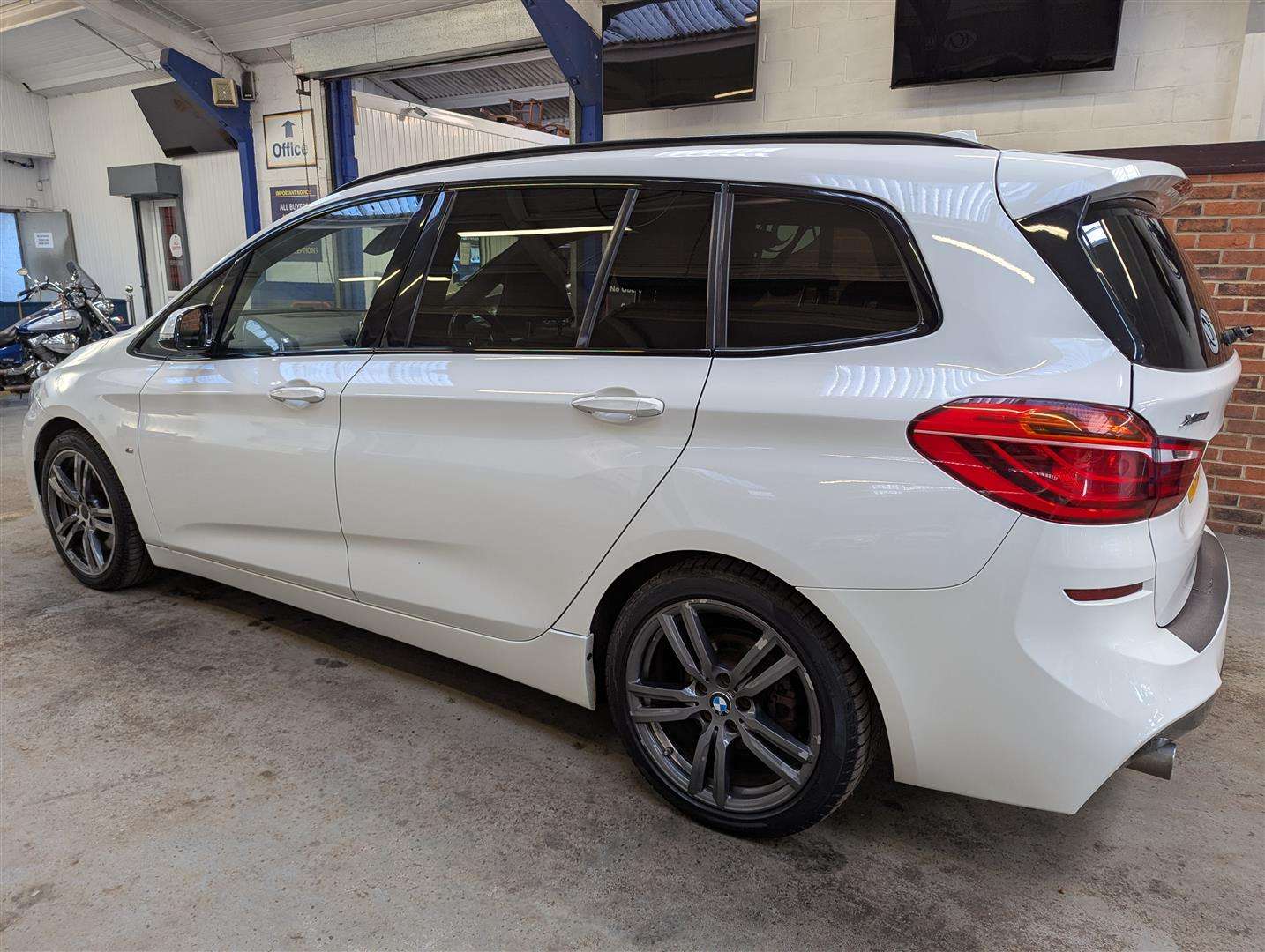 <p>2016 BMW 220D XDRIVE M SPORT AUTO</p>