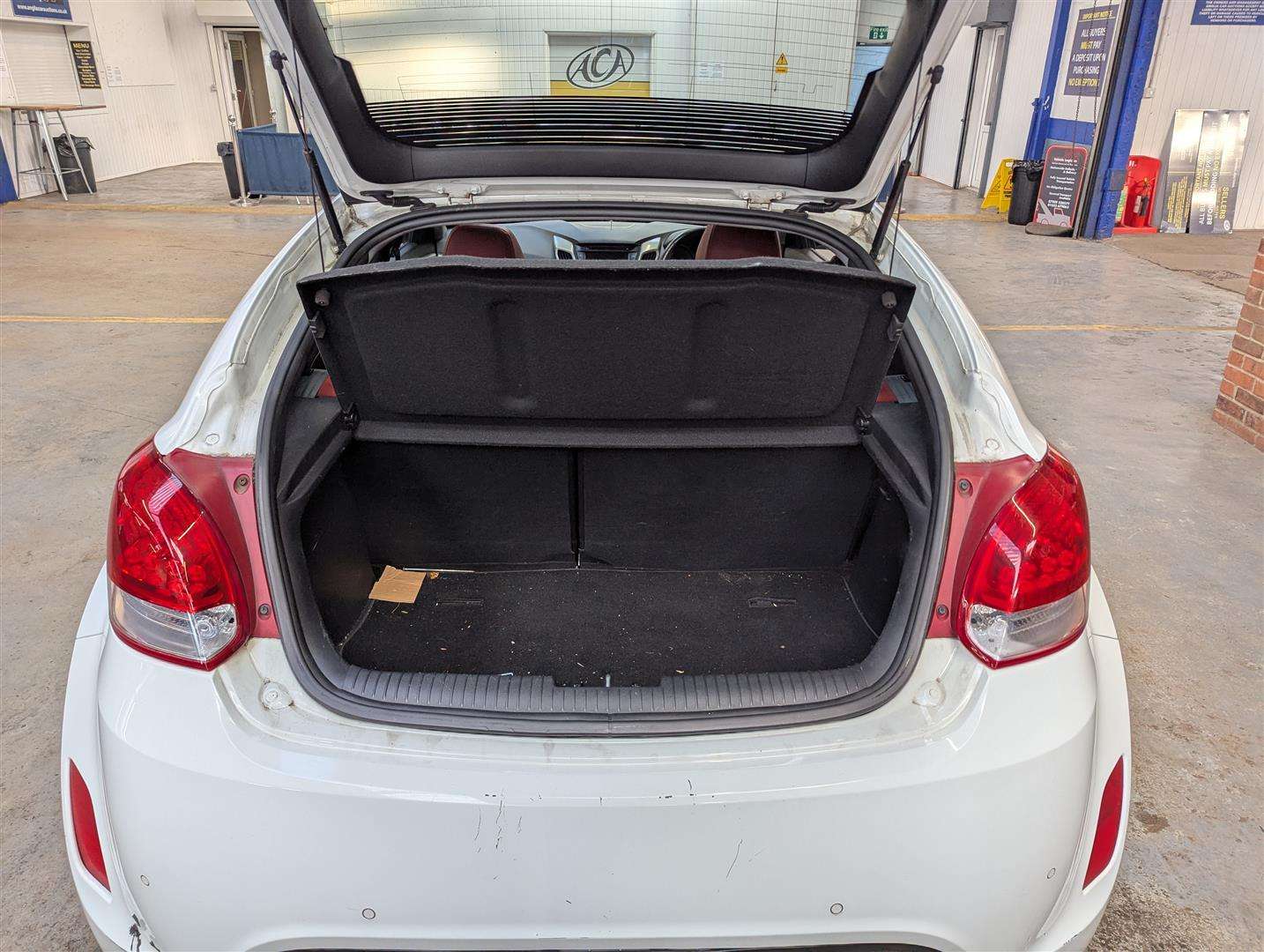 <p>2012 HYUNDAI VELOSTER SPORT GDI</p>