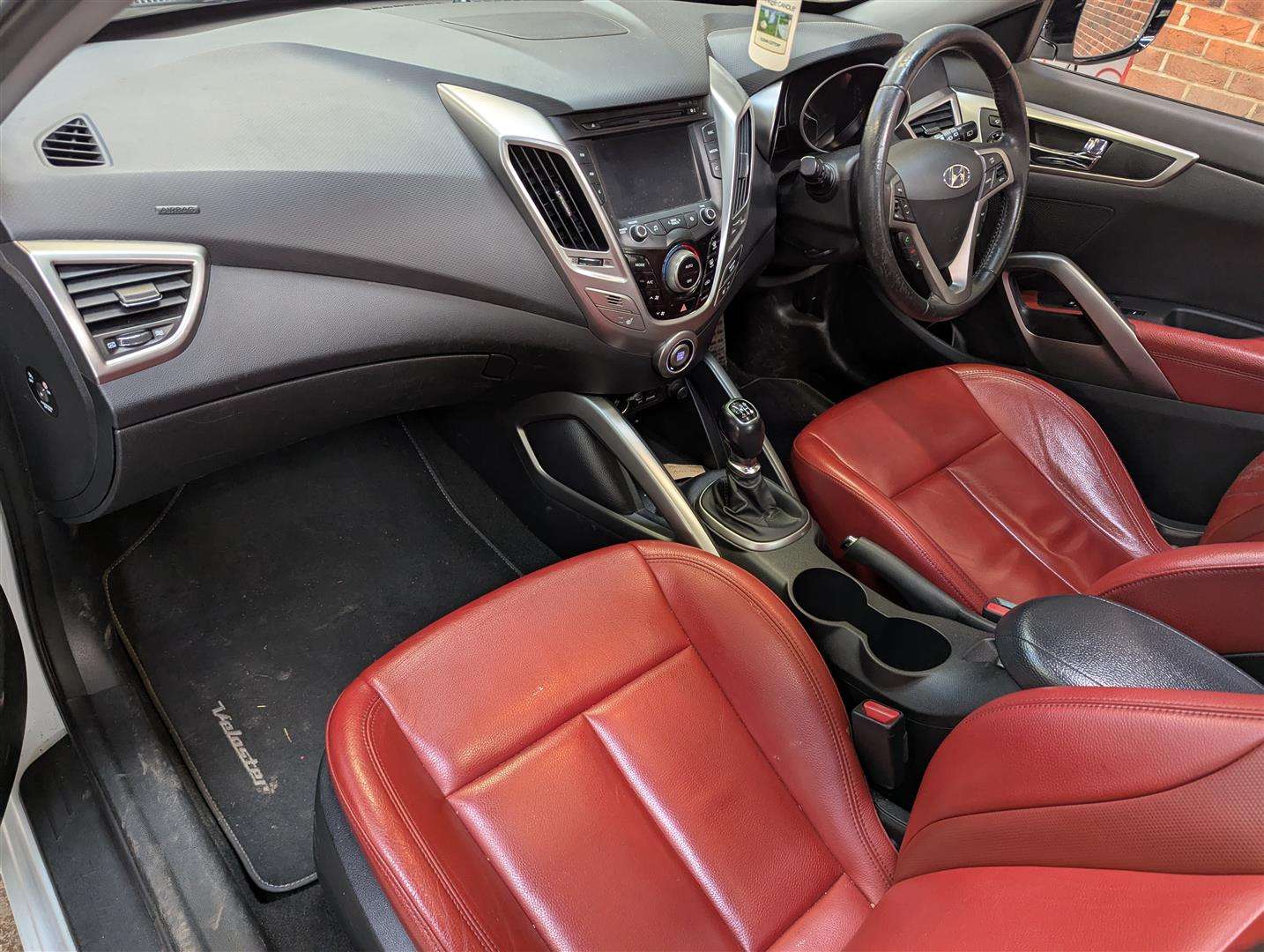 <p>2012 HYUNDAI VELOSTER SPORT GDI</p>