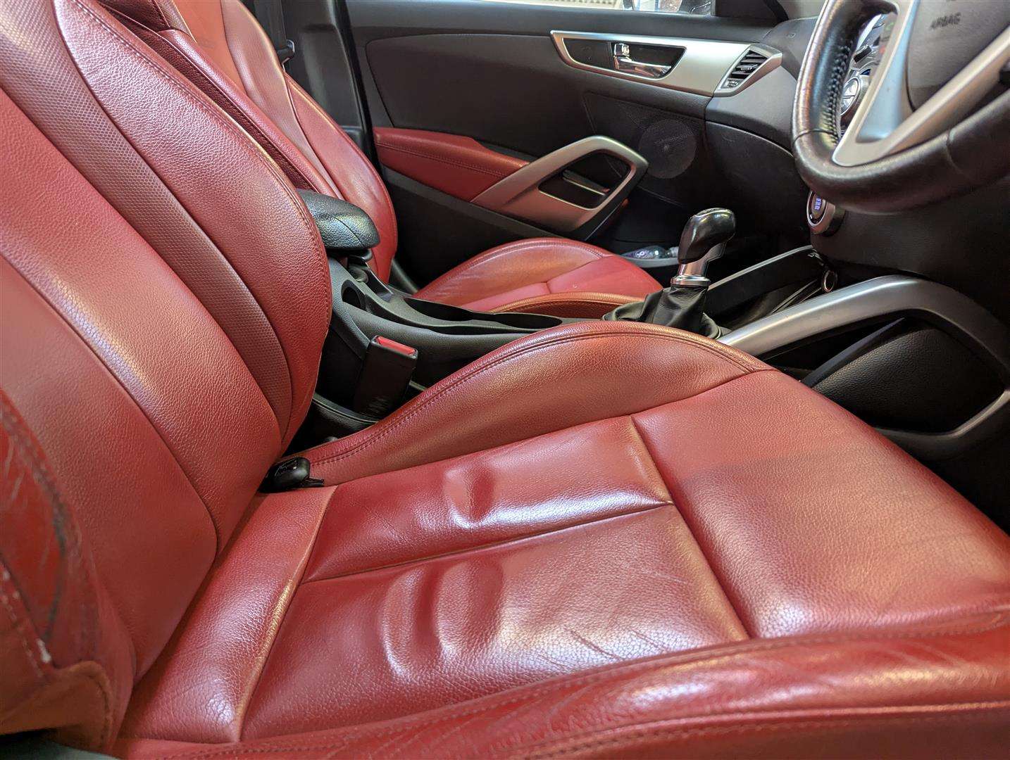 <p>2012 HYUNDAI VELOSTER SPORT GDI</p>