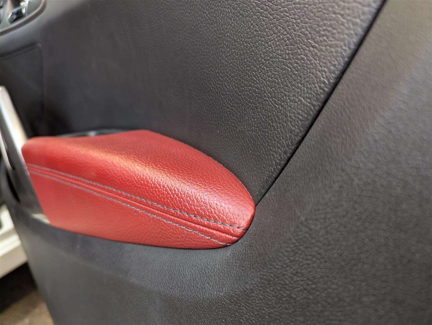 <p>2012 HYUNDAI VELOSTER SPORT GDI</p>