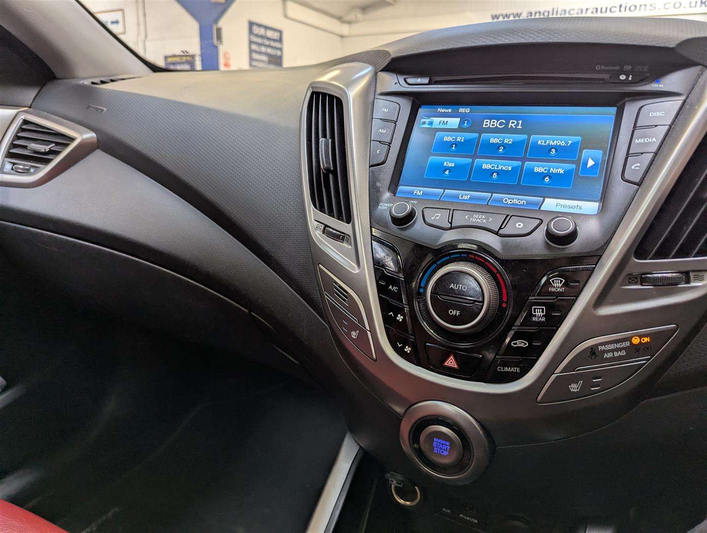 <p>2012 HYUNDAI VELOSTER SPORT GDI</p>