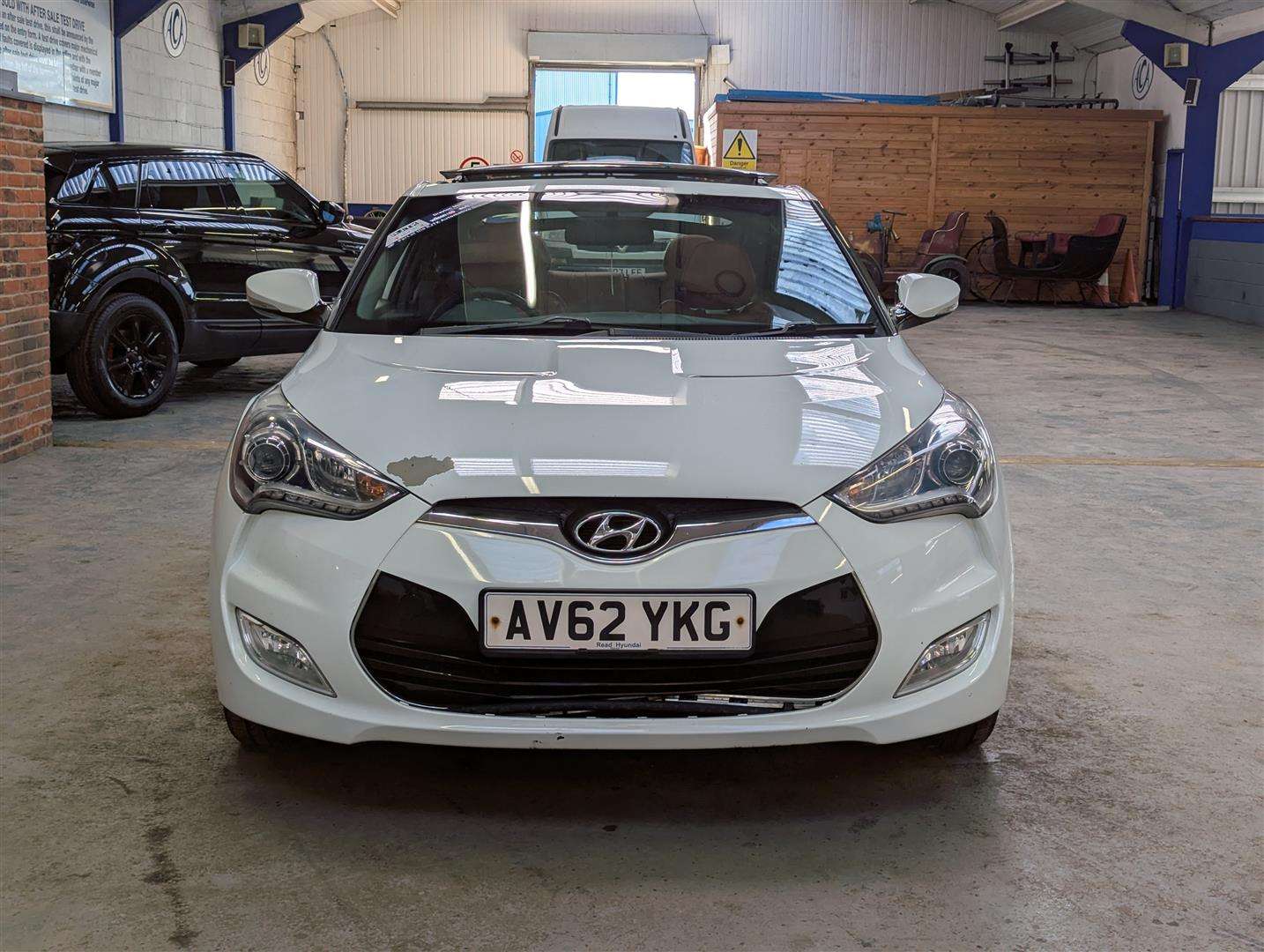 <p>2012 HYUNDAI VELOSTER SPORT GDI</p>