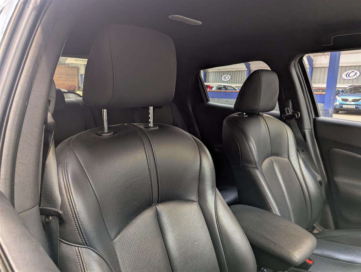 <p>2016 NISSAN JUKE TEKNA DIG-T</p>