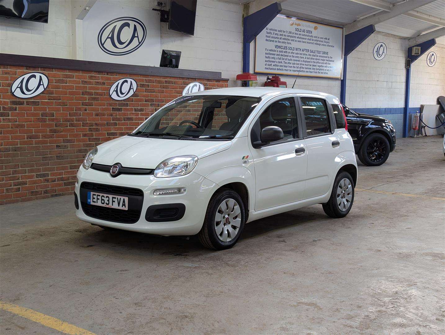 <p>2014 FIAT PANDA POP</p>