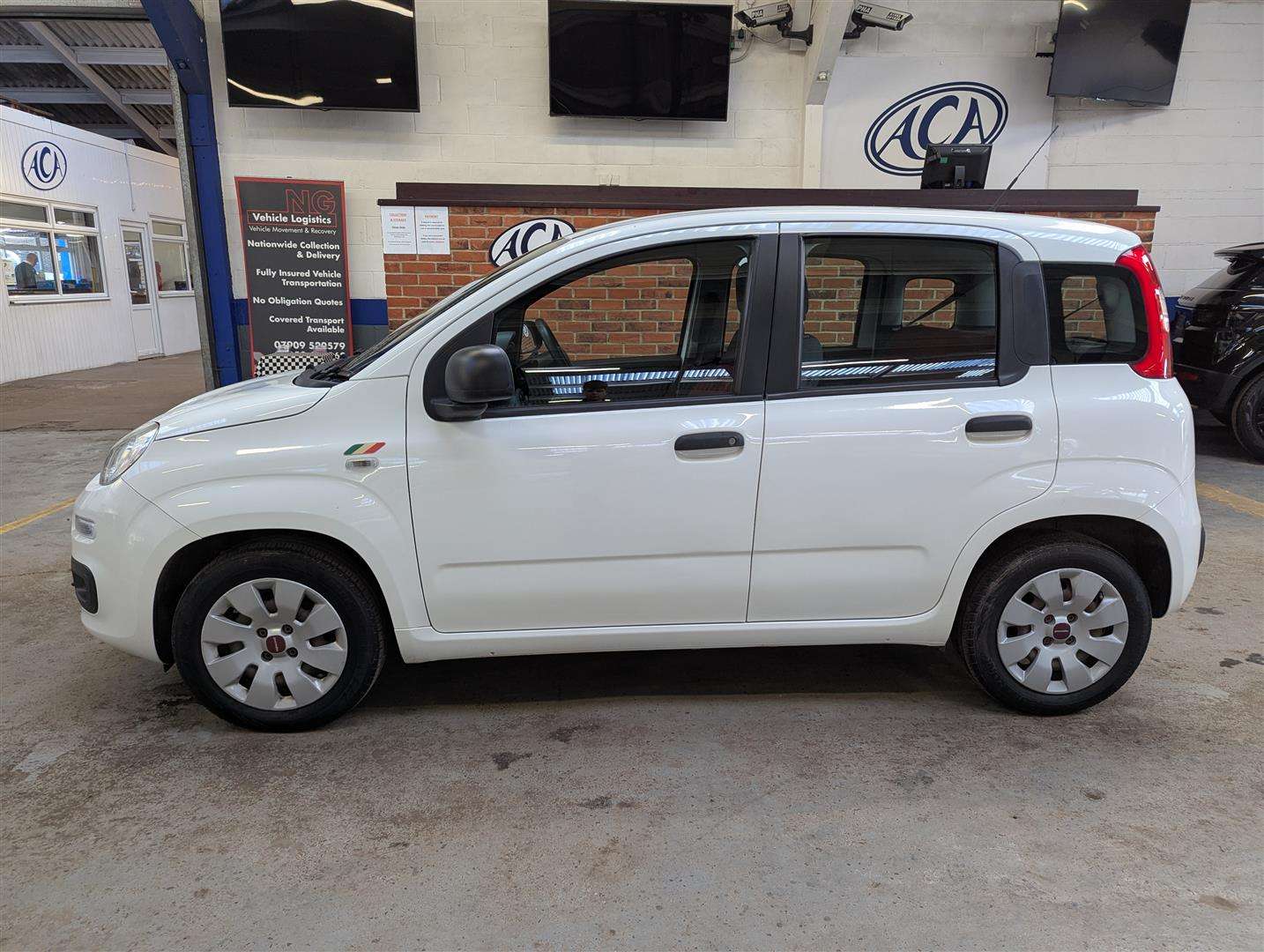 <p>2014 FIAT PANDA POP</p>