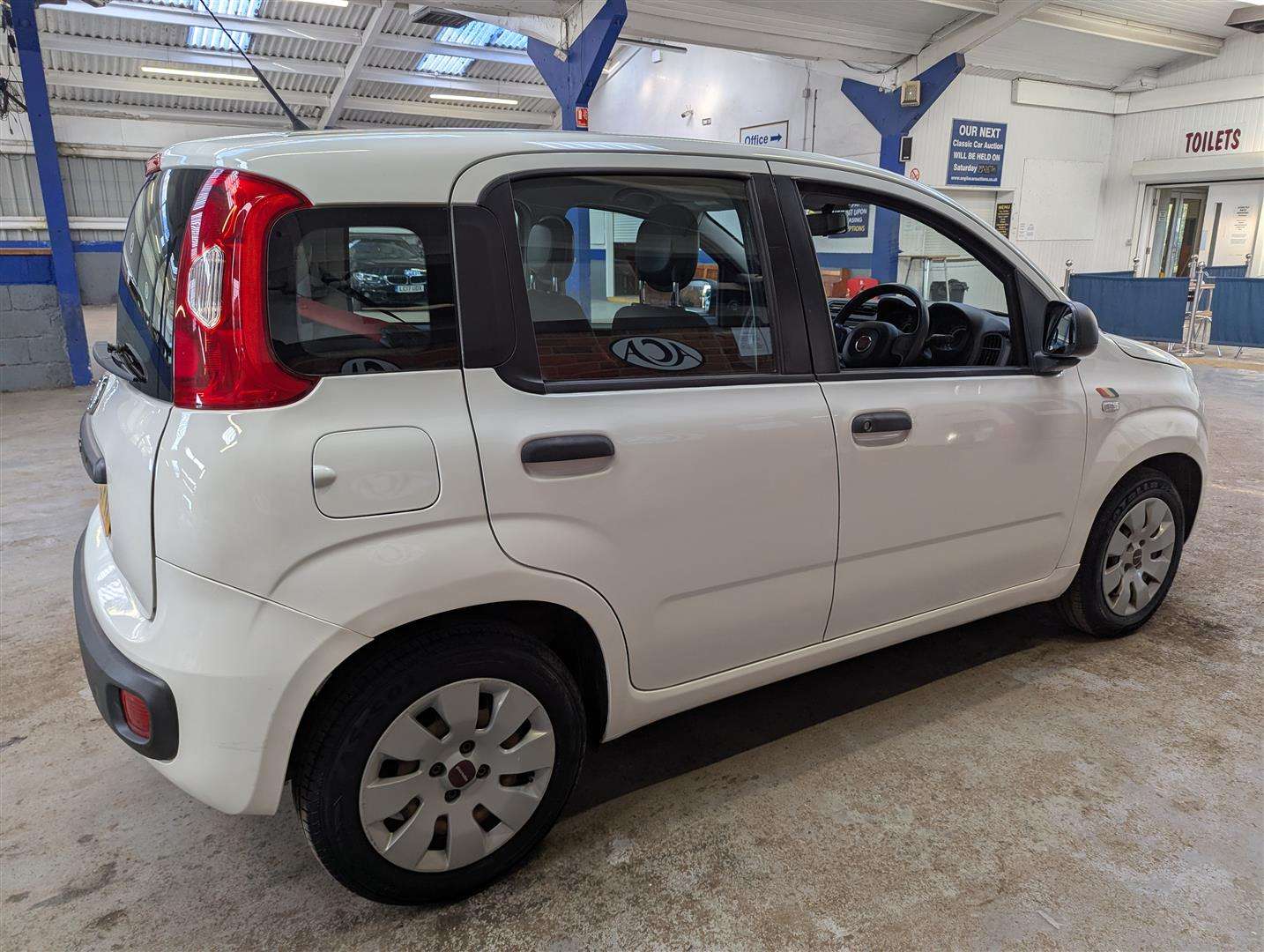 <p>2014 FIAT PANDA POP</p>