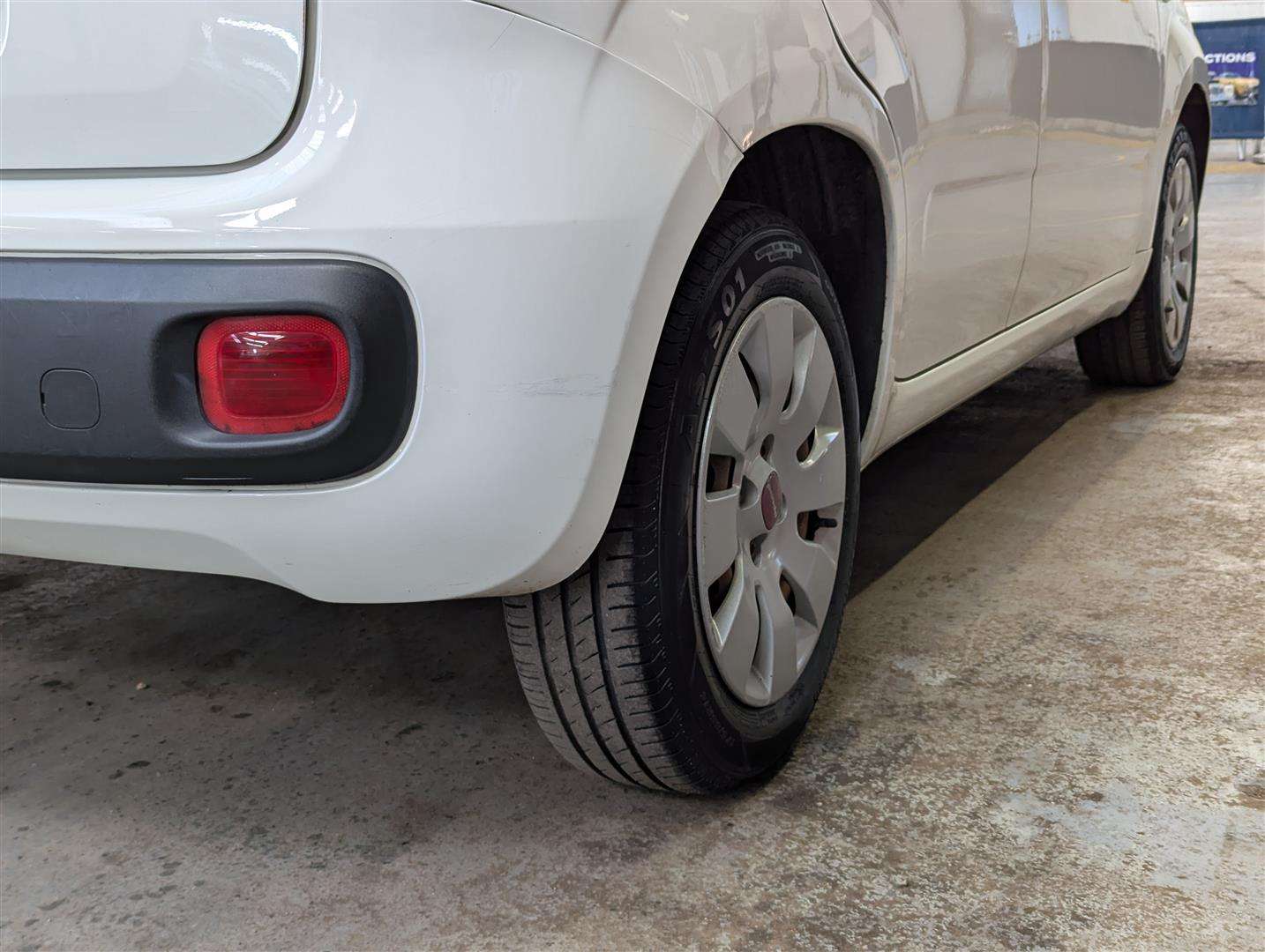 <p>2014 FIAT PANDA POP</p>