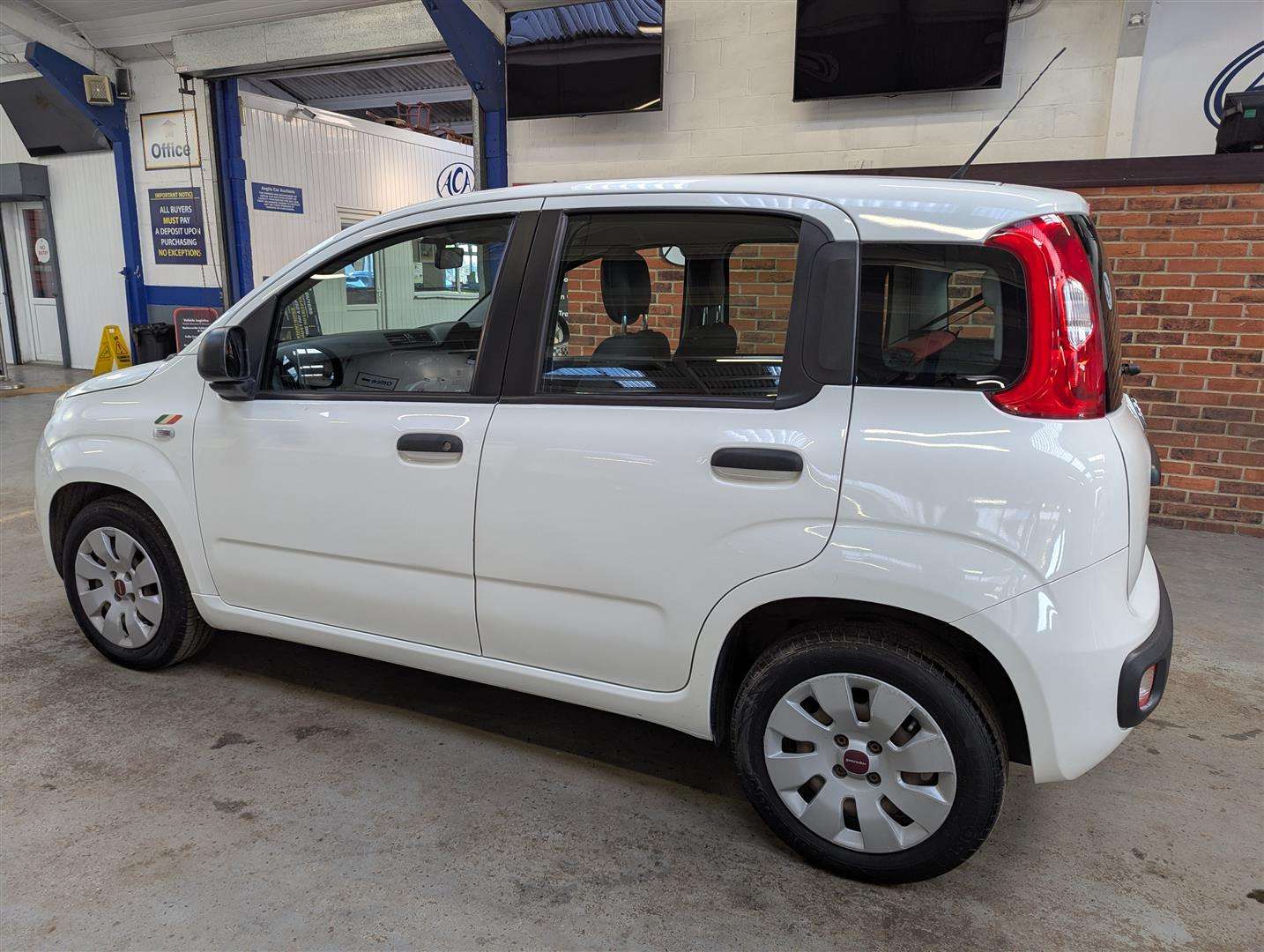 <p>2014 FIAT PANDA POP</p>