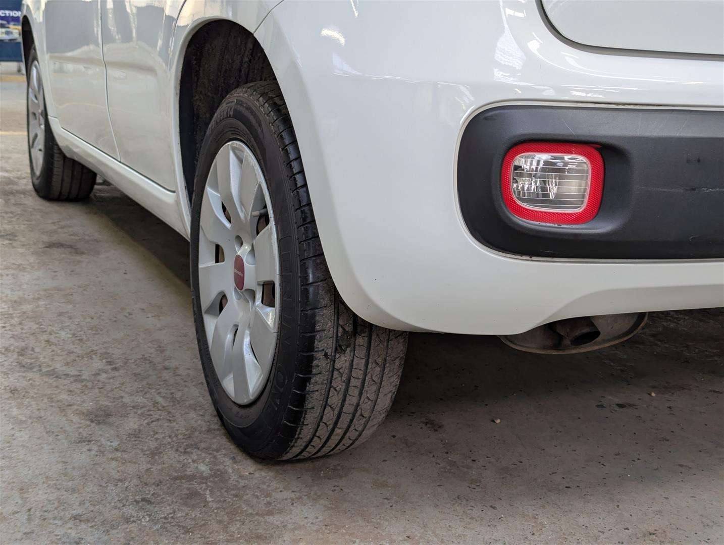 <p>2014 FIAT PANDA POP</p>