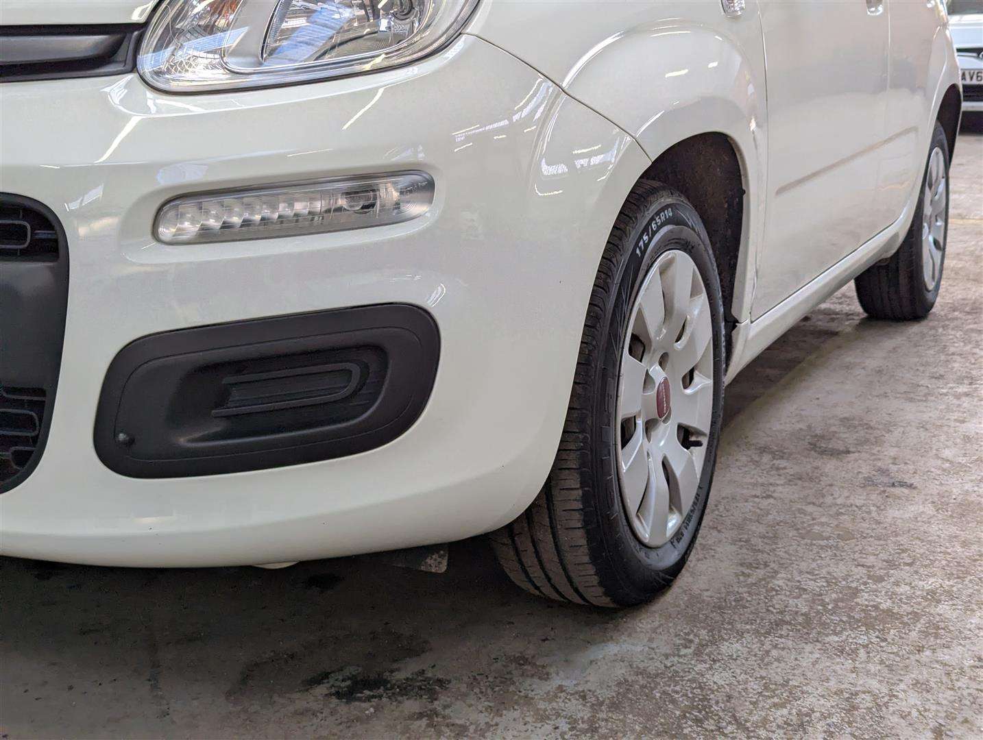 <p>2014 FIAT PANDA POP</p>