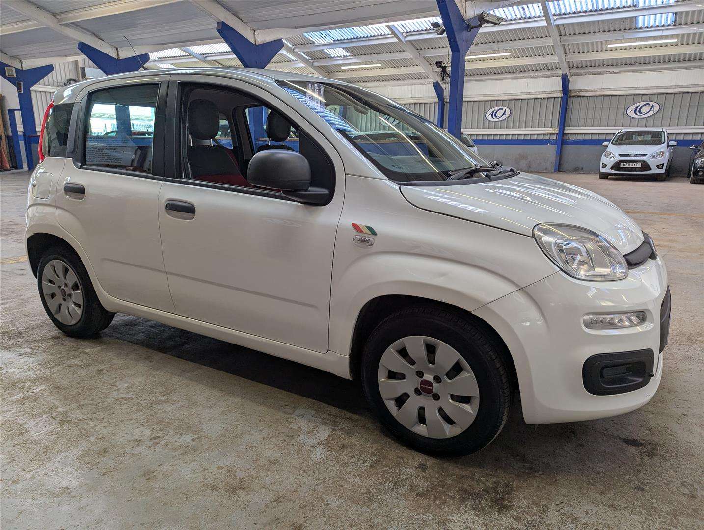 <p>2014 FIAT PANDA POP</p>
