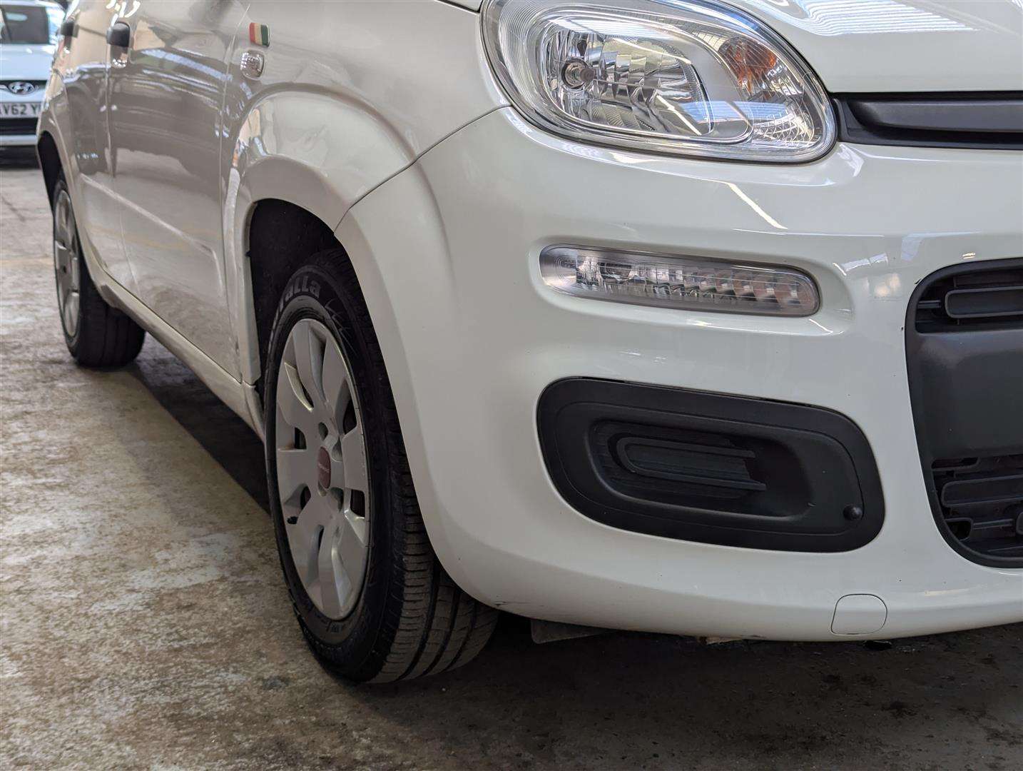 <p>2014 FIAT PANDA POP</p>
