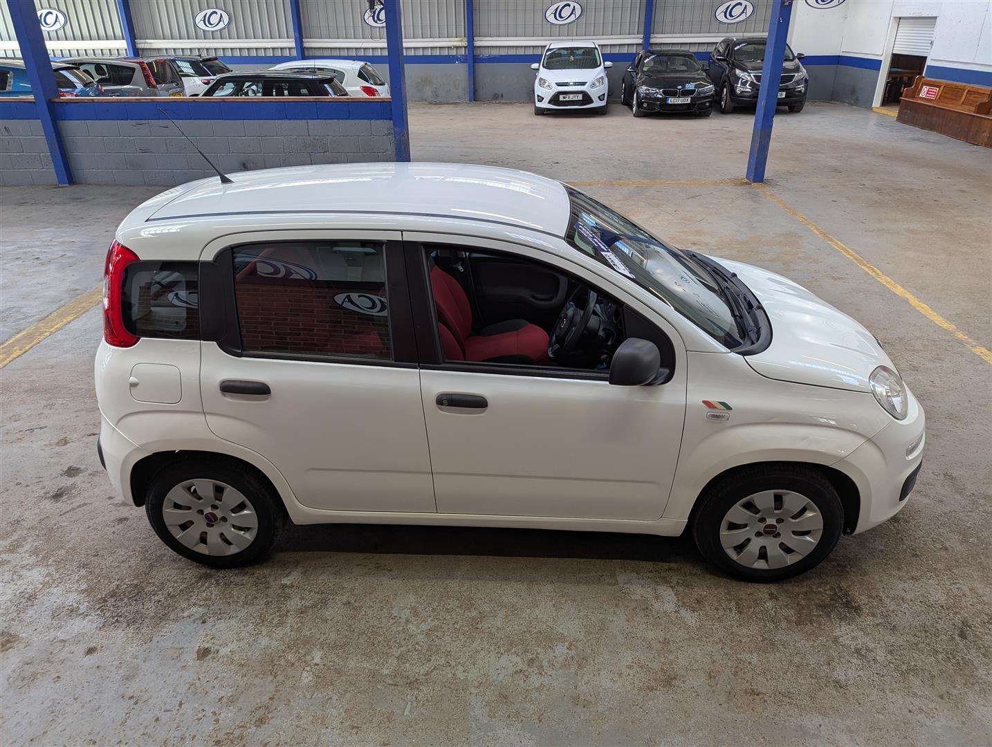 <p>2014 FIAT PANDA POP</p>